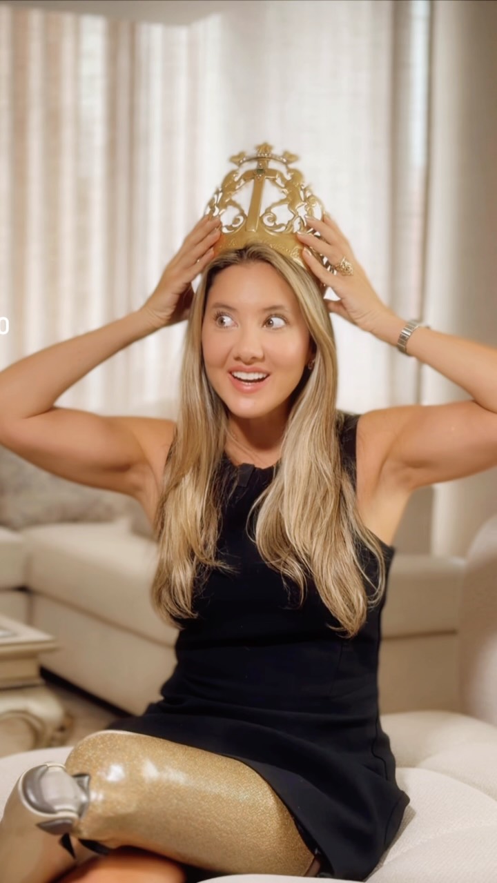danielaalvareztv Facebook ad: La corona sigue siendo la misma, la que…