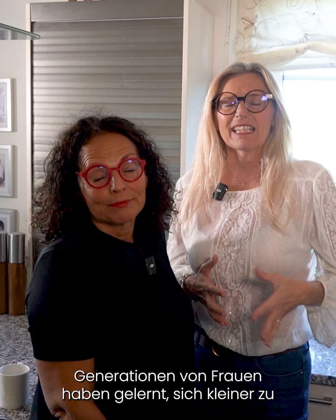 Susanne & Nicole Facebook ad: Generationen von Frauen haben gelernt, sich kleiner zu…