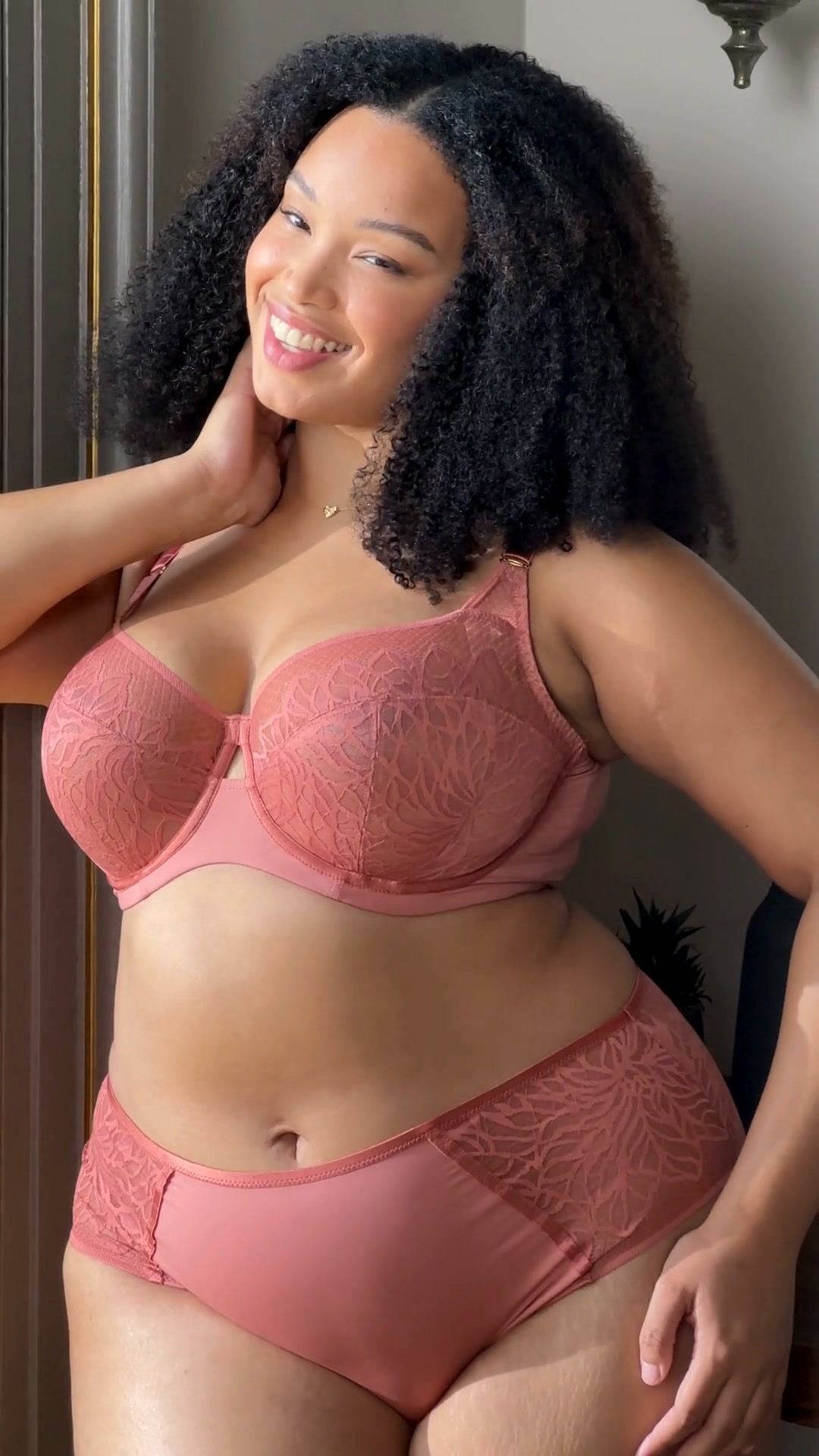 DeBra's - Bras for EveryBody Facebook ad: Plus-size support done right