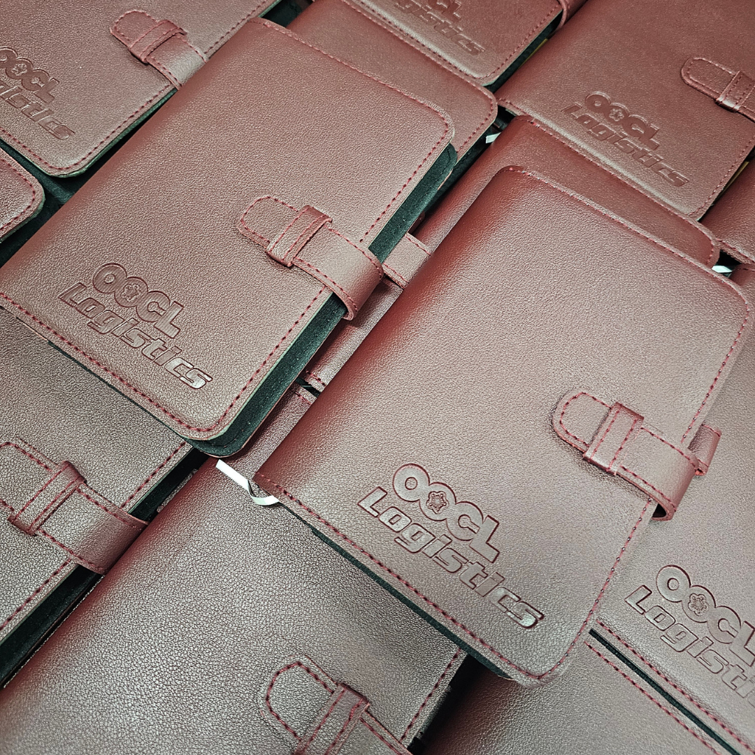 Costal Leather Bags Facebook ad: Chat with us