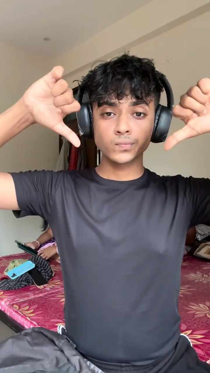 Savlon India Facebook ad: Training hard, breaking out harder, back, arms, shoulders.
