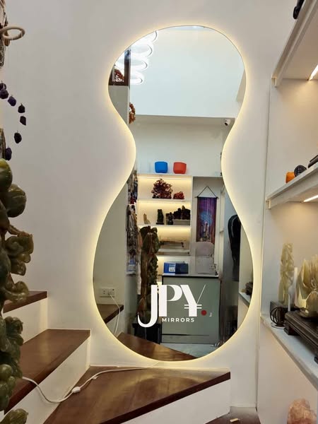 JPY Mirrors Facebook ad