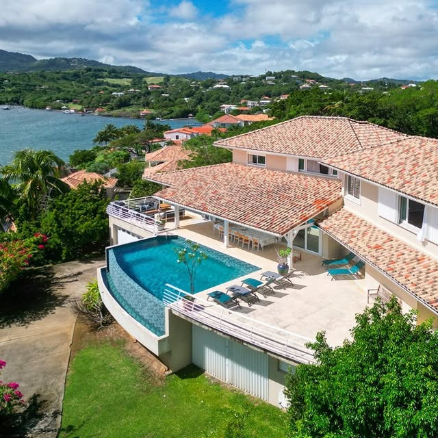 Locations Vue Turquoise Facebook ad: Évadez-vous en Martinique, là où le turquoise est…