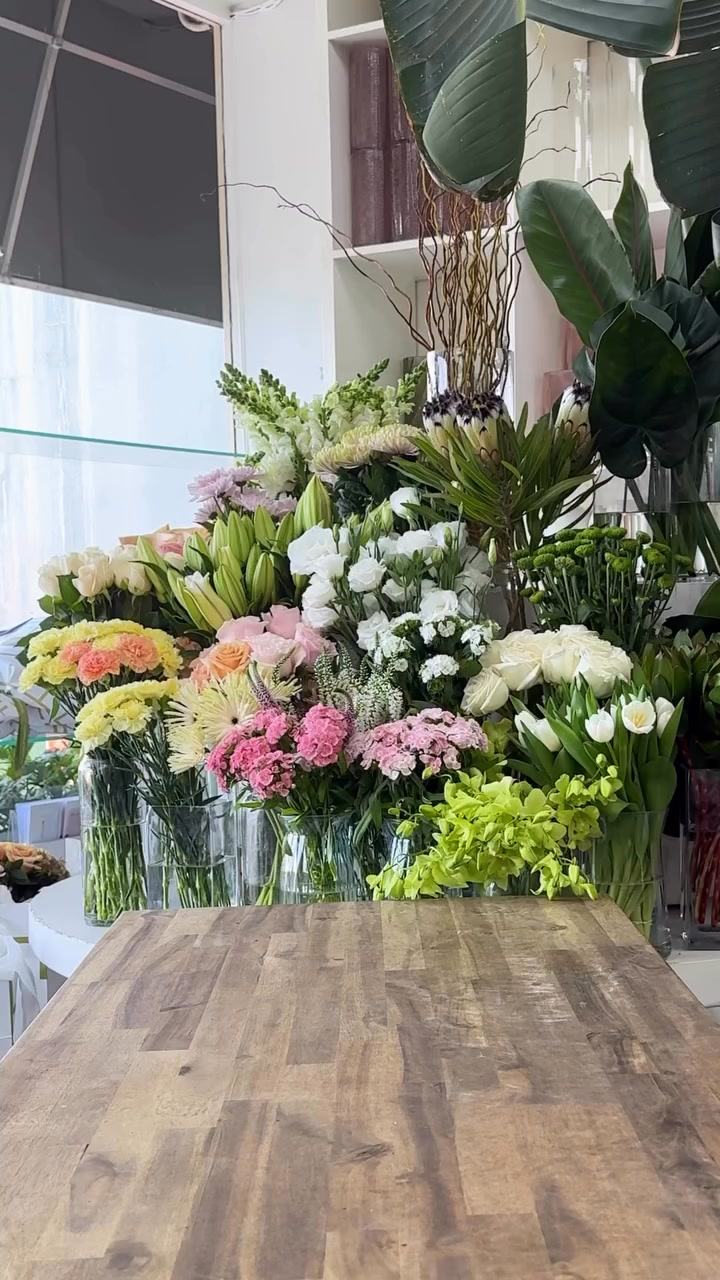 Flowers After Hours Facebook ad: The Perfect Gift, Same-Day Flower Delivery