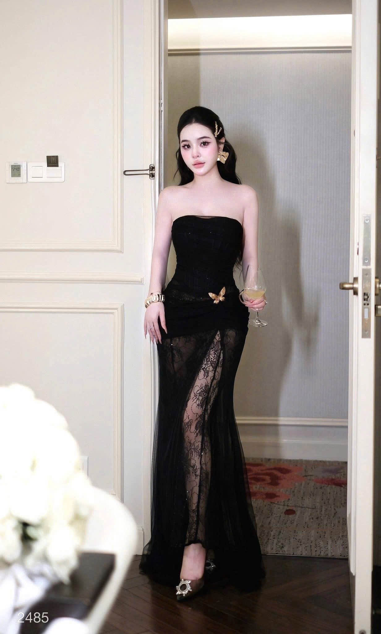 Kim Fashion store  Facebook ad
