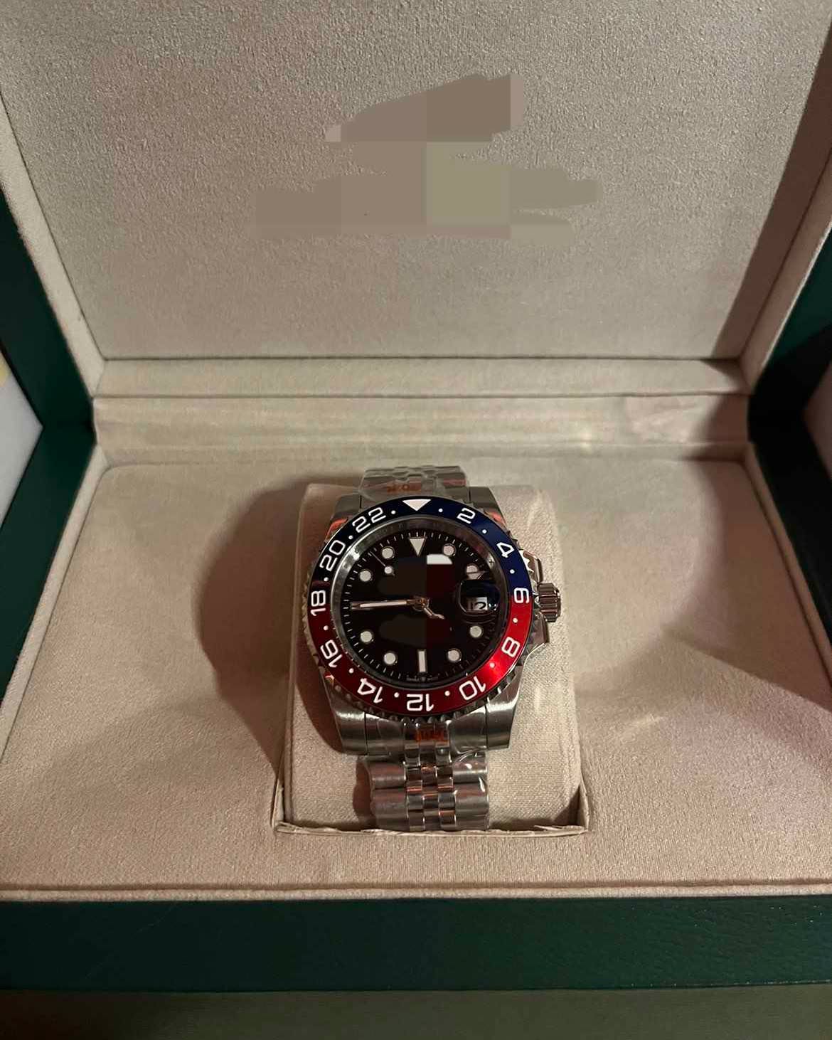 Katrina Nguyen Facebook ad: Automatic Watch