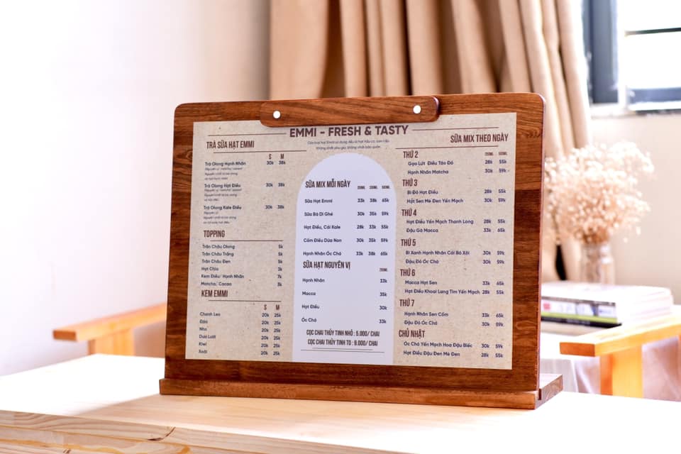Thiết kế và in ấn Anh Hien Facebook ad: Sẵn Hàng BẢNG GỖ KẸP MENU KHỔ A3…