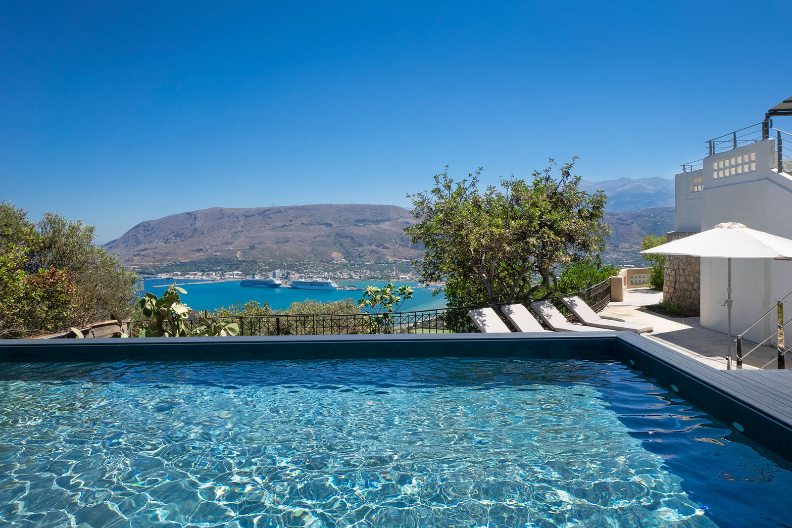 TheHotel.gr Travel Agency Facebook ad