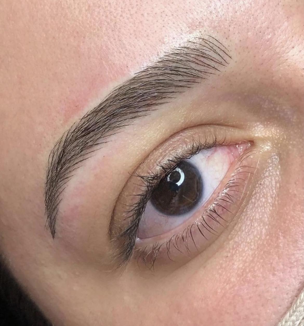Essenza Facebook ad: Un look natural es lo que conseguimos con…