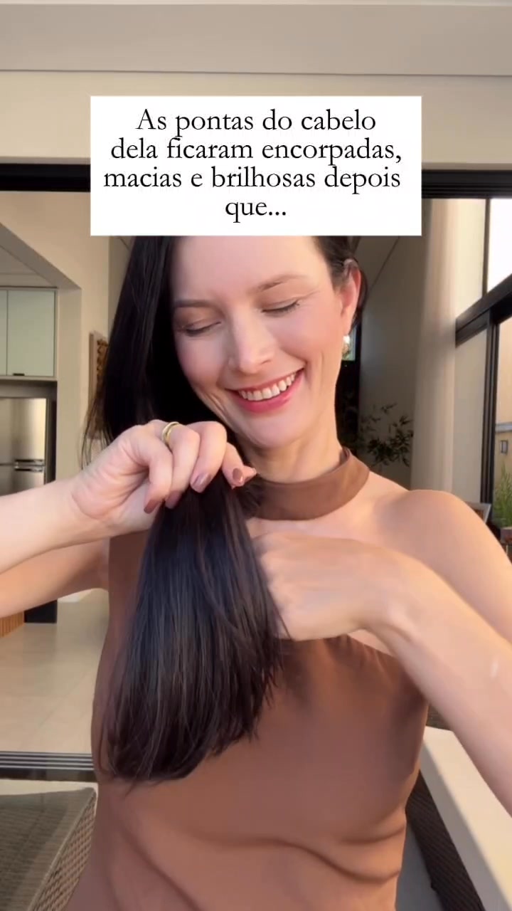 Julia Doorman Facebook ad: O Escudo da Rainha é um pré-shampoo nutritivo…