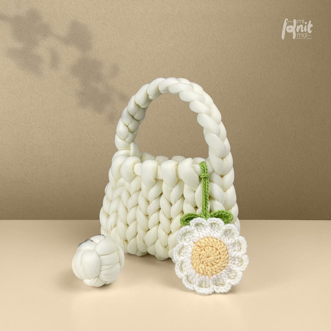 miknitmal Facebook ad: (พร้อมส่ง) basket bag in daisy color + mini…