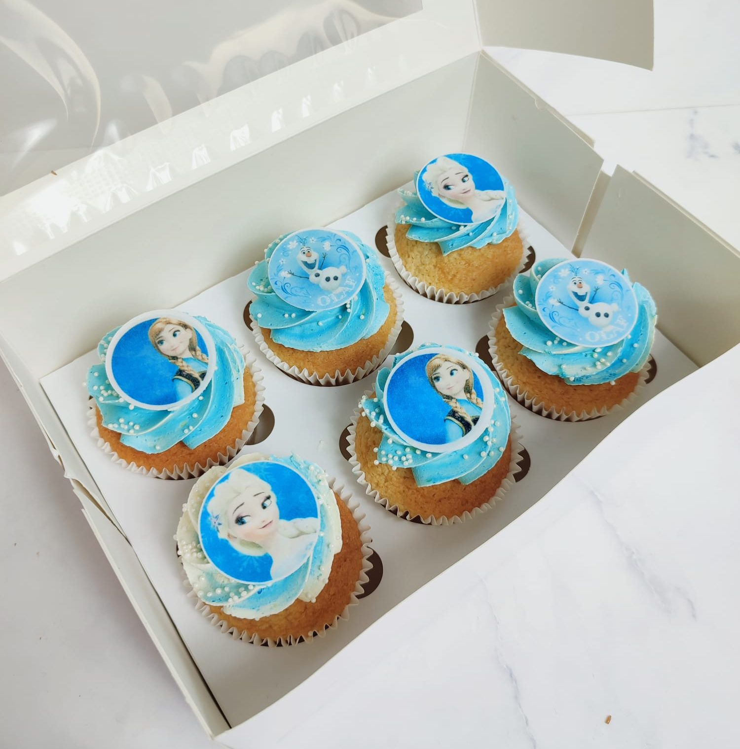 I Love Cupcakes NL Facebook ad: Kleurrijke en smaakvolle cupcakes om van jouw dag…