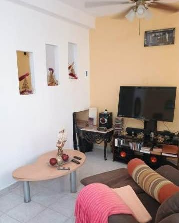 Valentina Gonzalez Facebook ad: 3 habitaciones 1 baño - Casa