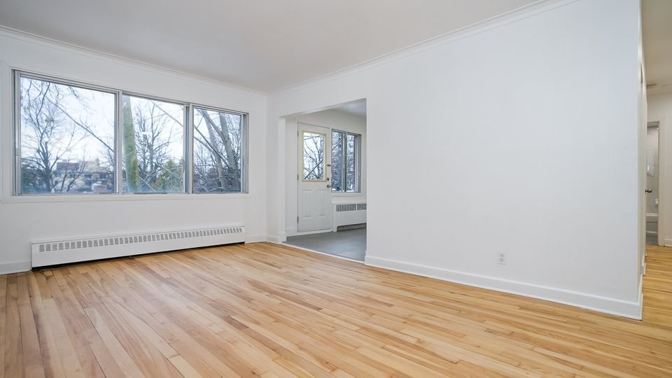 Alice Sabbah Facebook ad: 1 Bed 1 Bath Apartment