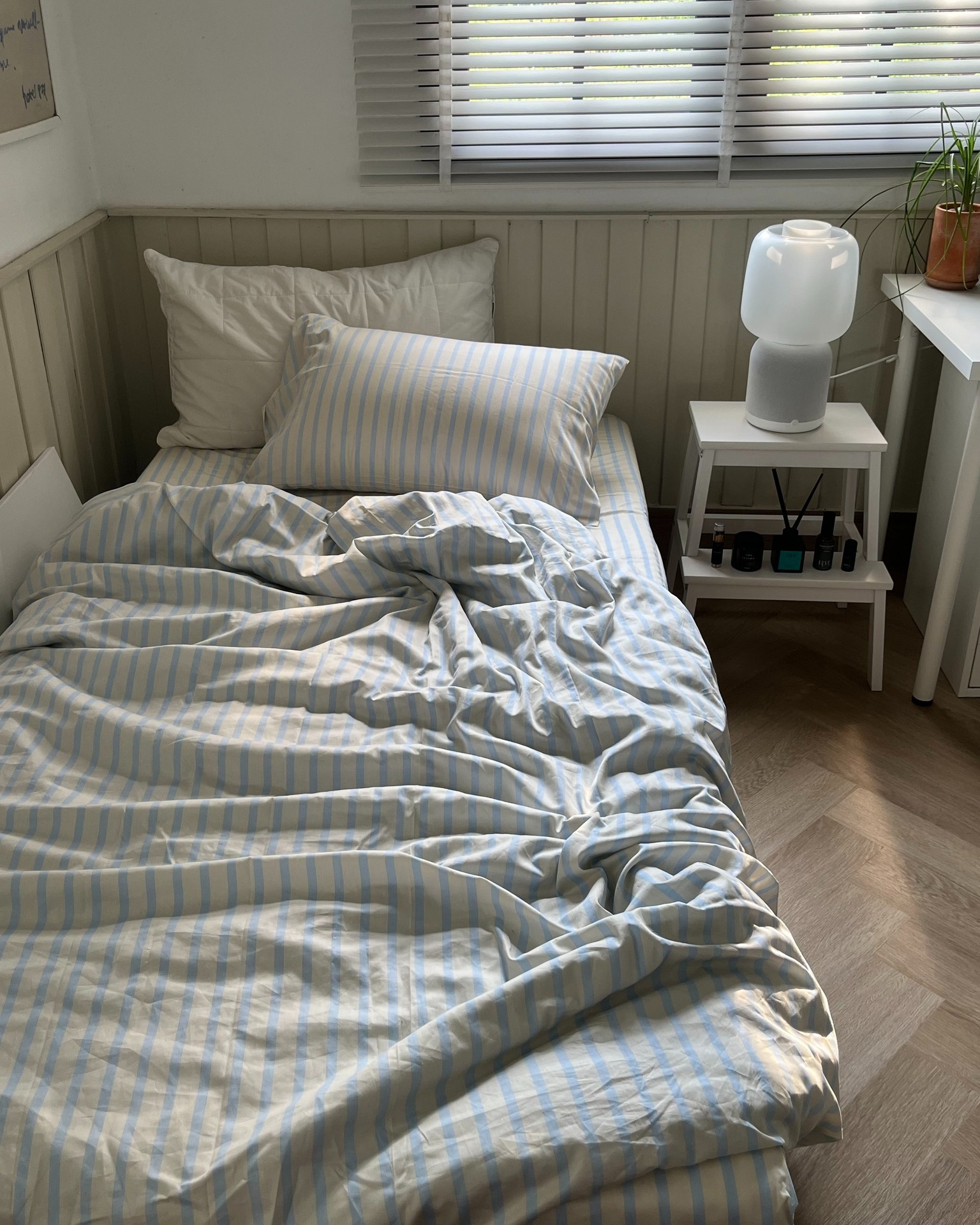Beneath. Luxury Bedding Facebook ad