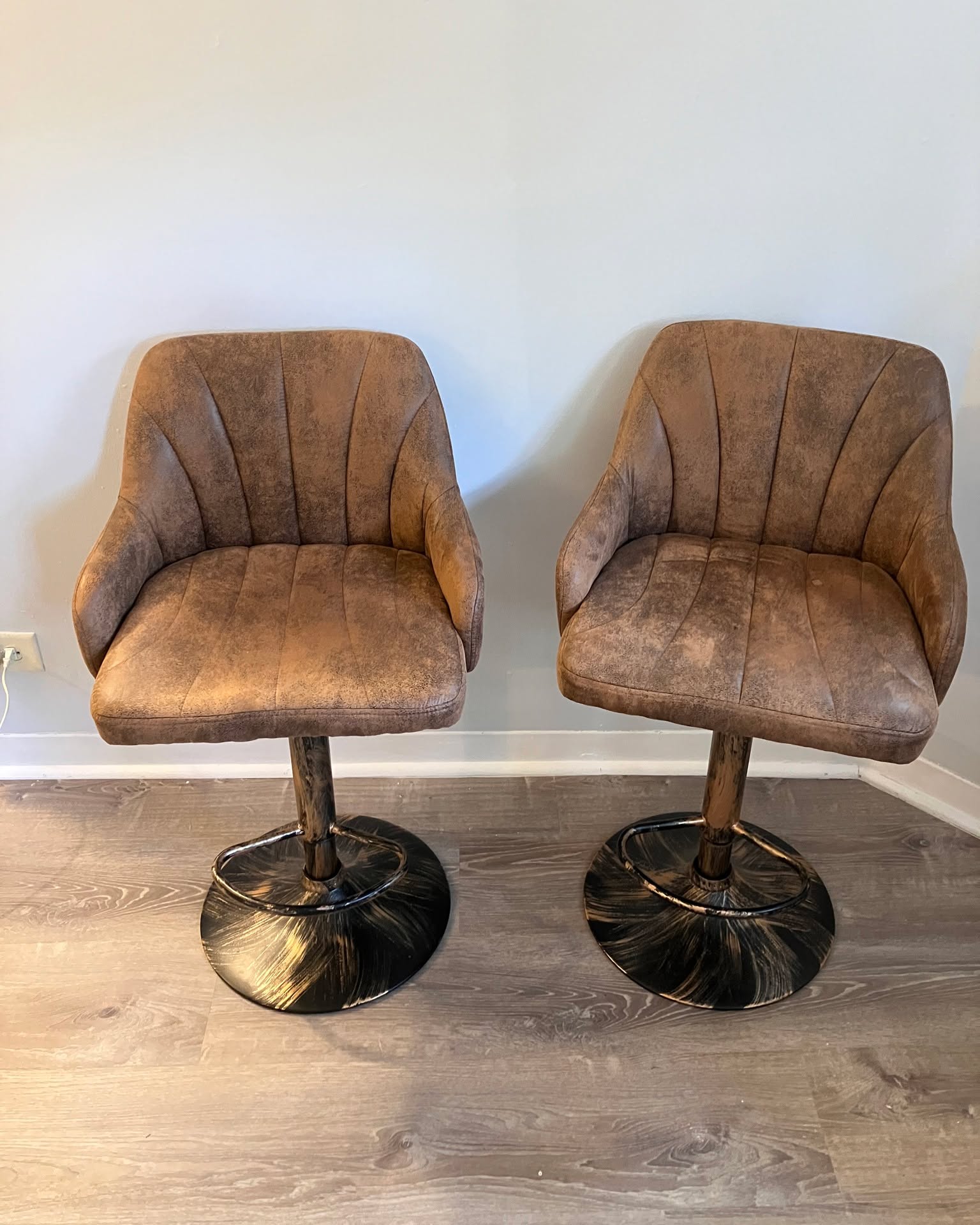 Jerry Shi Facebook ad: VECELO Adjustable Bar Stools Set of 2 - Retail $120