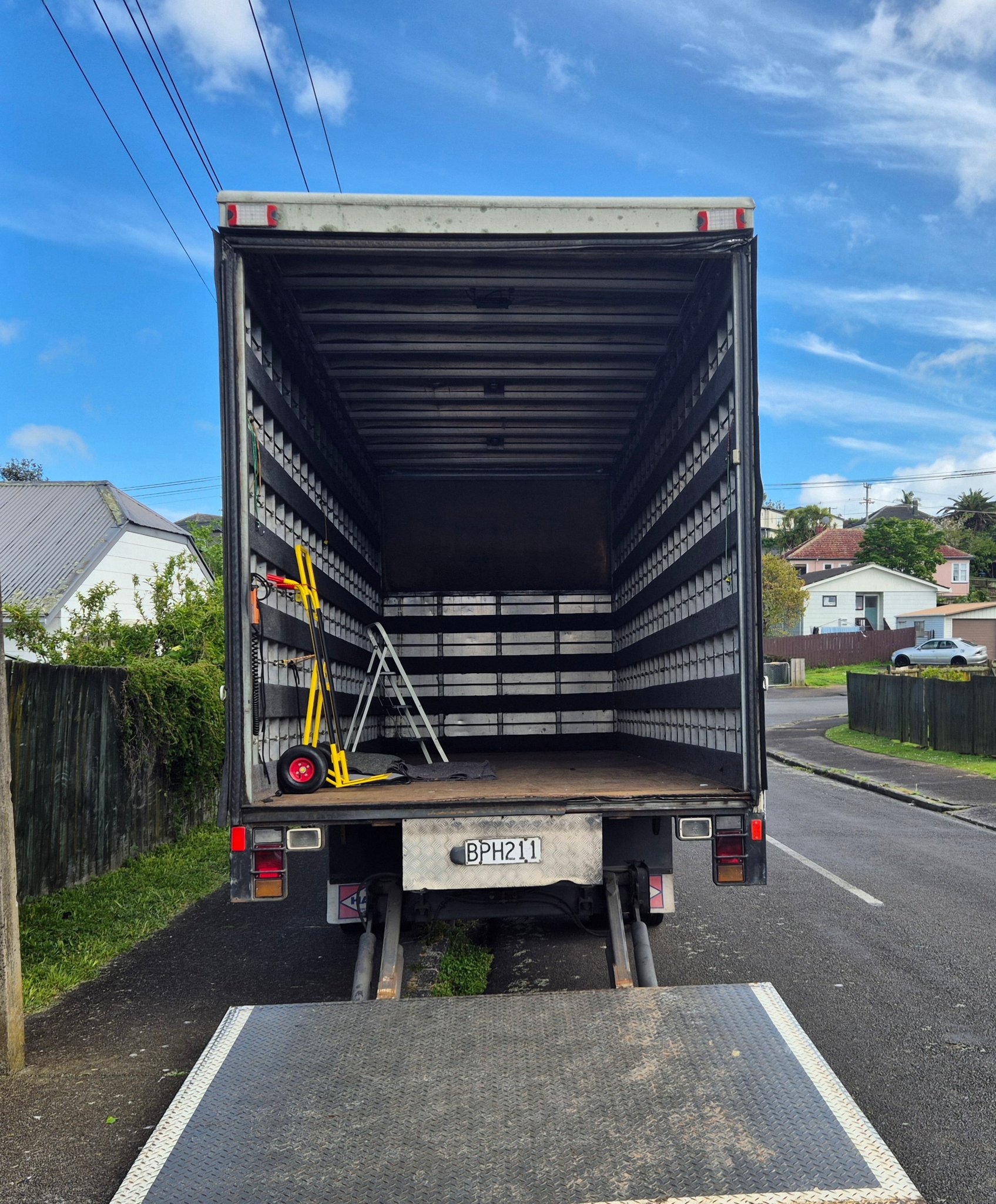 Domestic Movers Facebook ad: Moving within NZ?