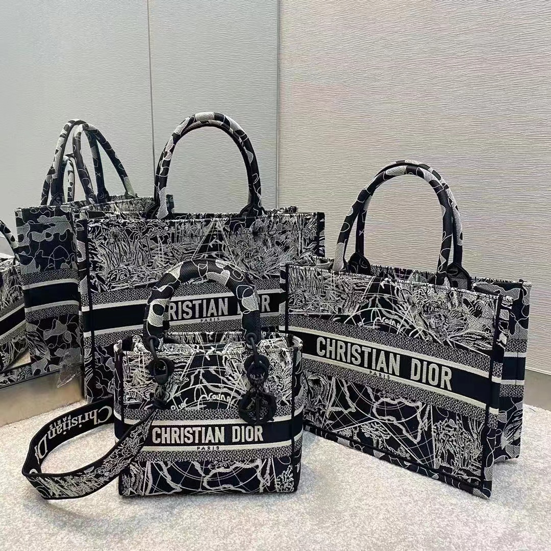 Luxuryfactory Facebook ad: My name is Shirley, a Chinese luxury goods…