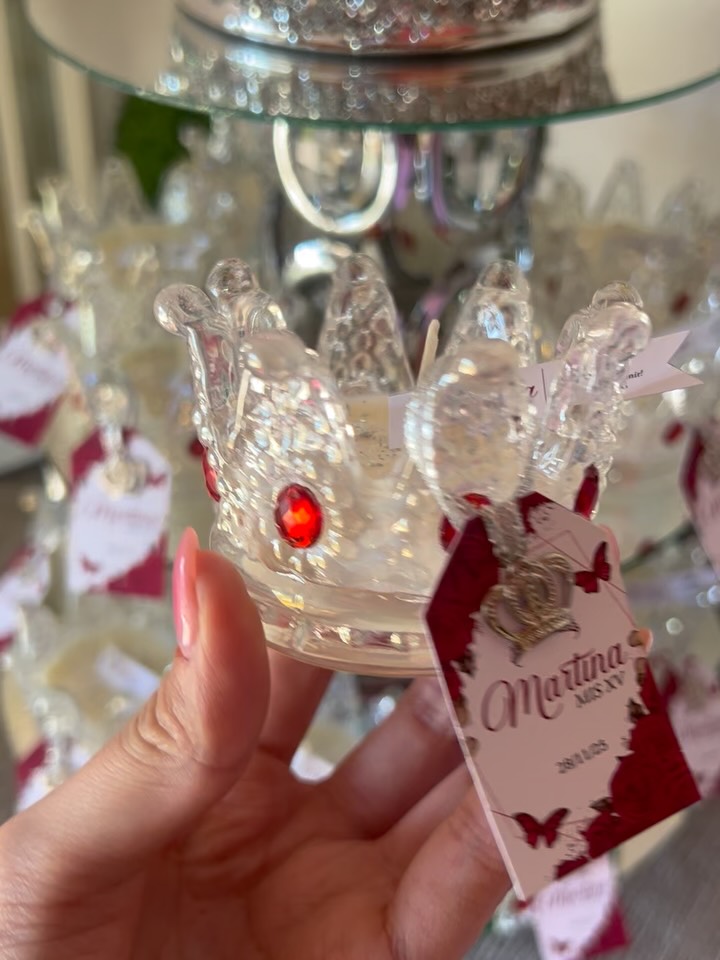Home MyN Facebook ad: Coronitas personalizadas con vela