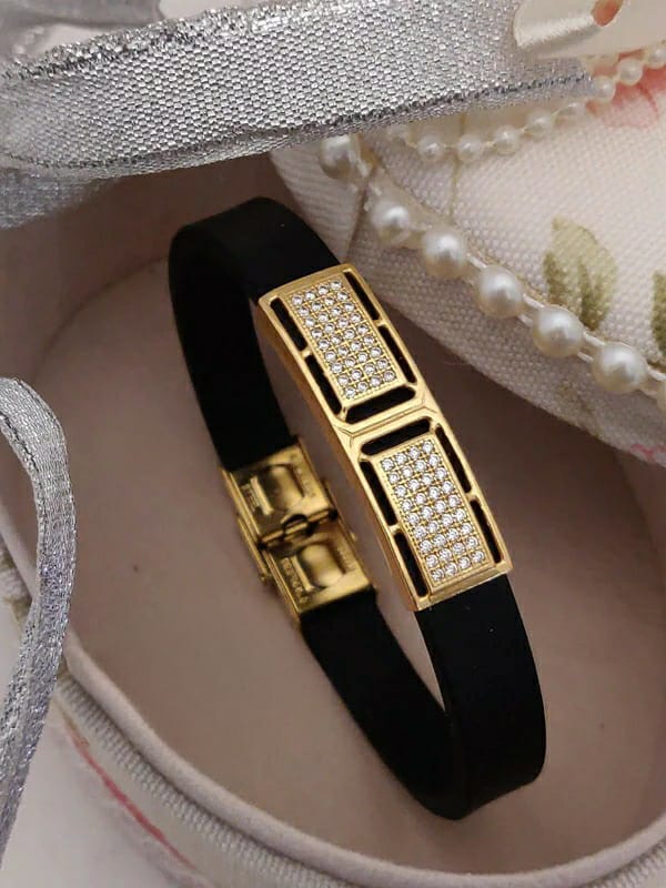 Baghadbillow.com Facebook ad: BaghadBillow Premium Bracelet and Necklace Collection.