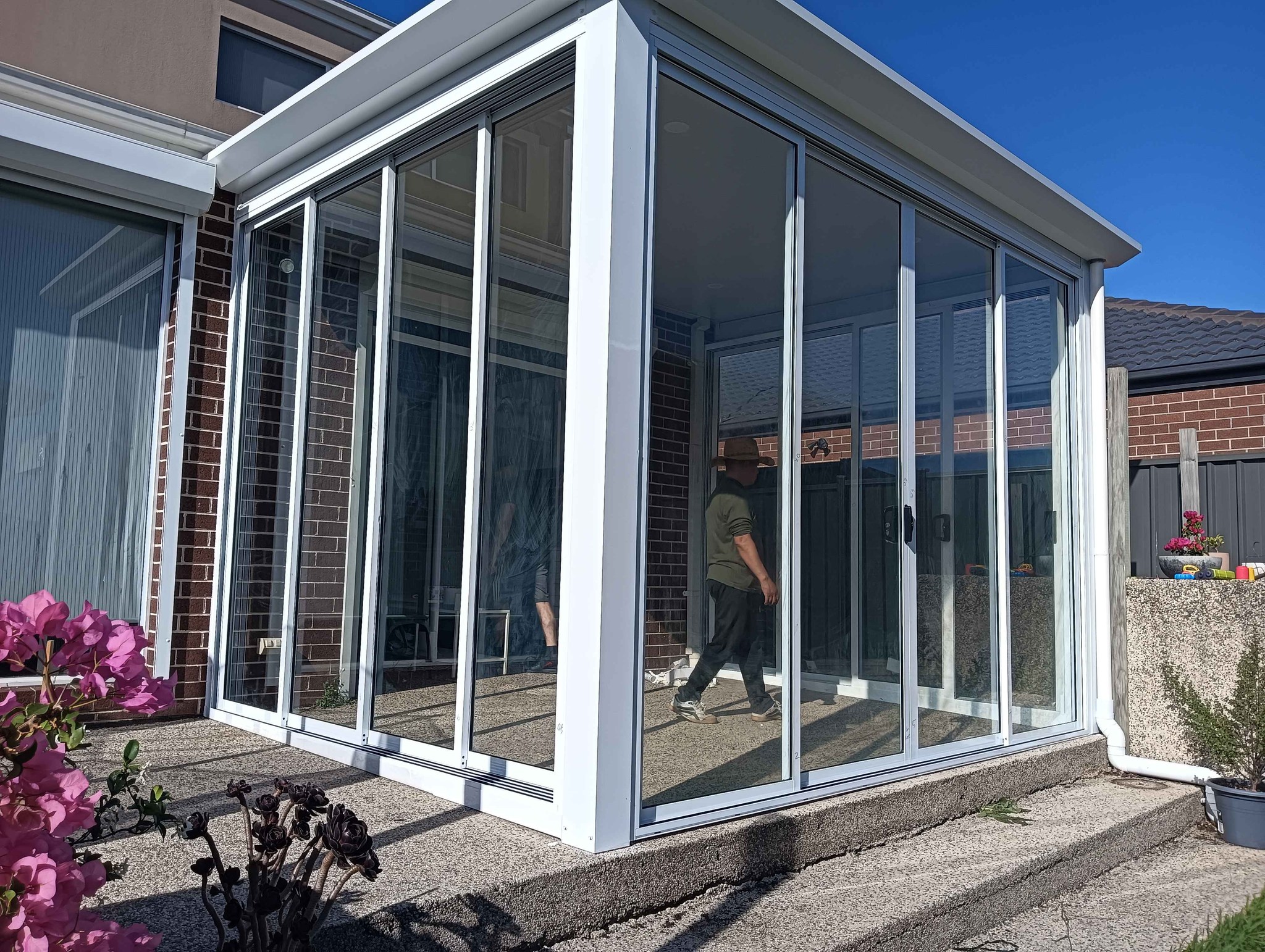 Tomus Nguyen Facebook ad: Aluminium doors and Windows
