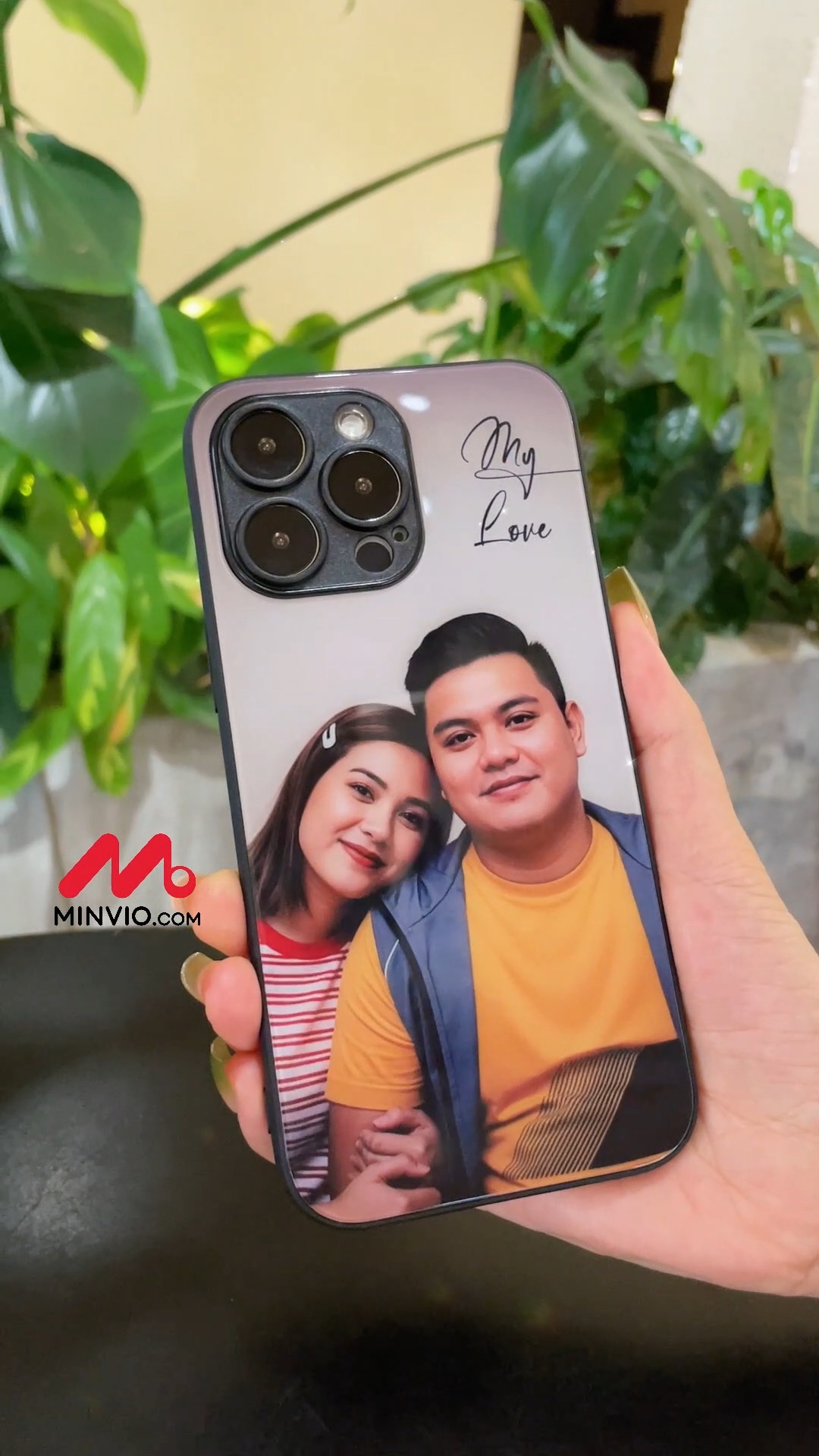 Minvio Facebook ad: Personalized Phone Case