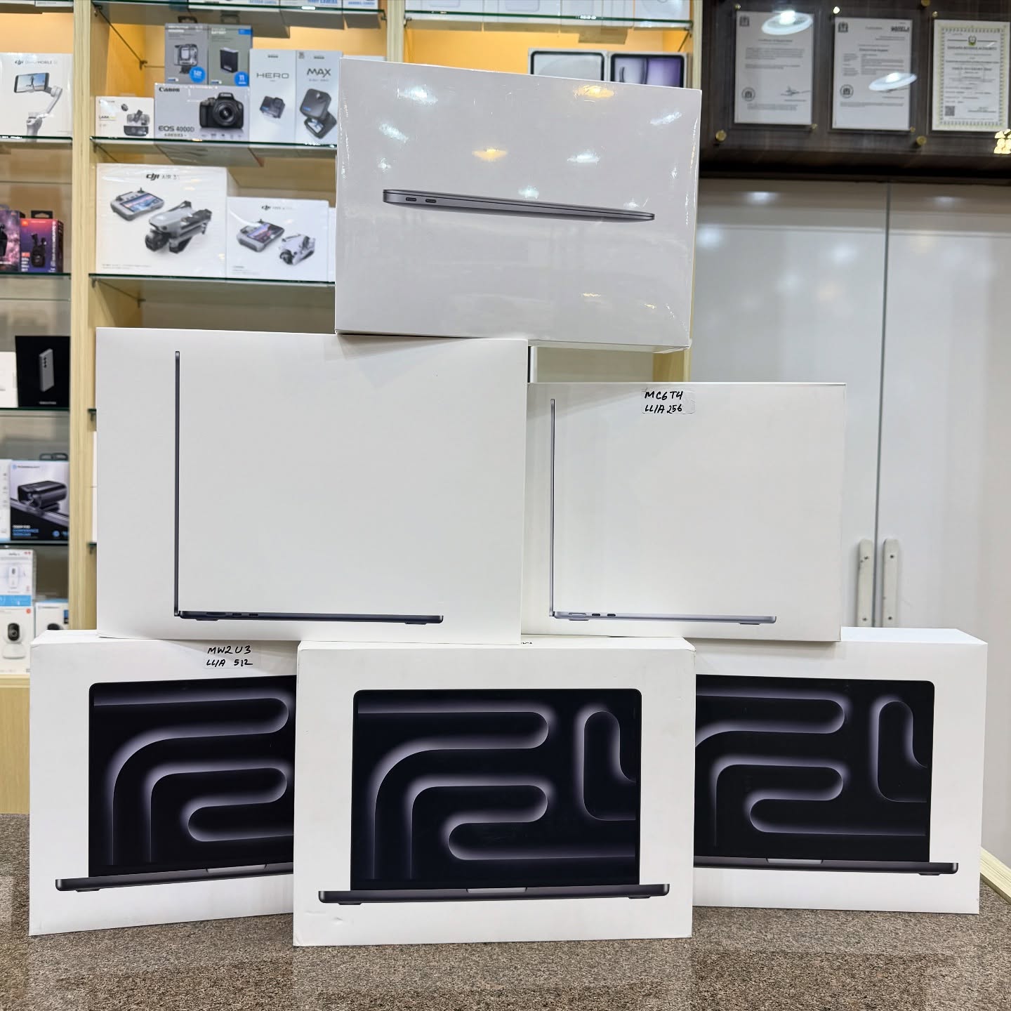 The TechZone Tz Facebook ad: Apple Macbook 𝗣𝗥𝗜𝗖𝗘 𝗗𝗢𝗪𝗡