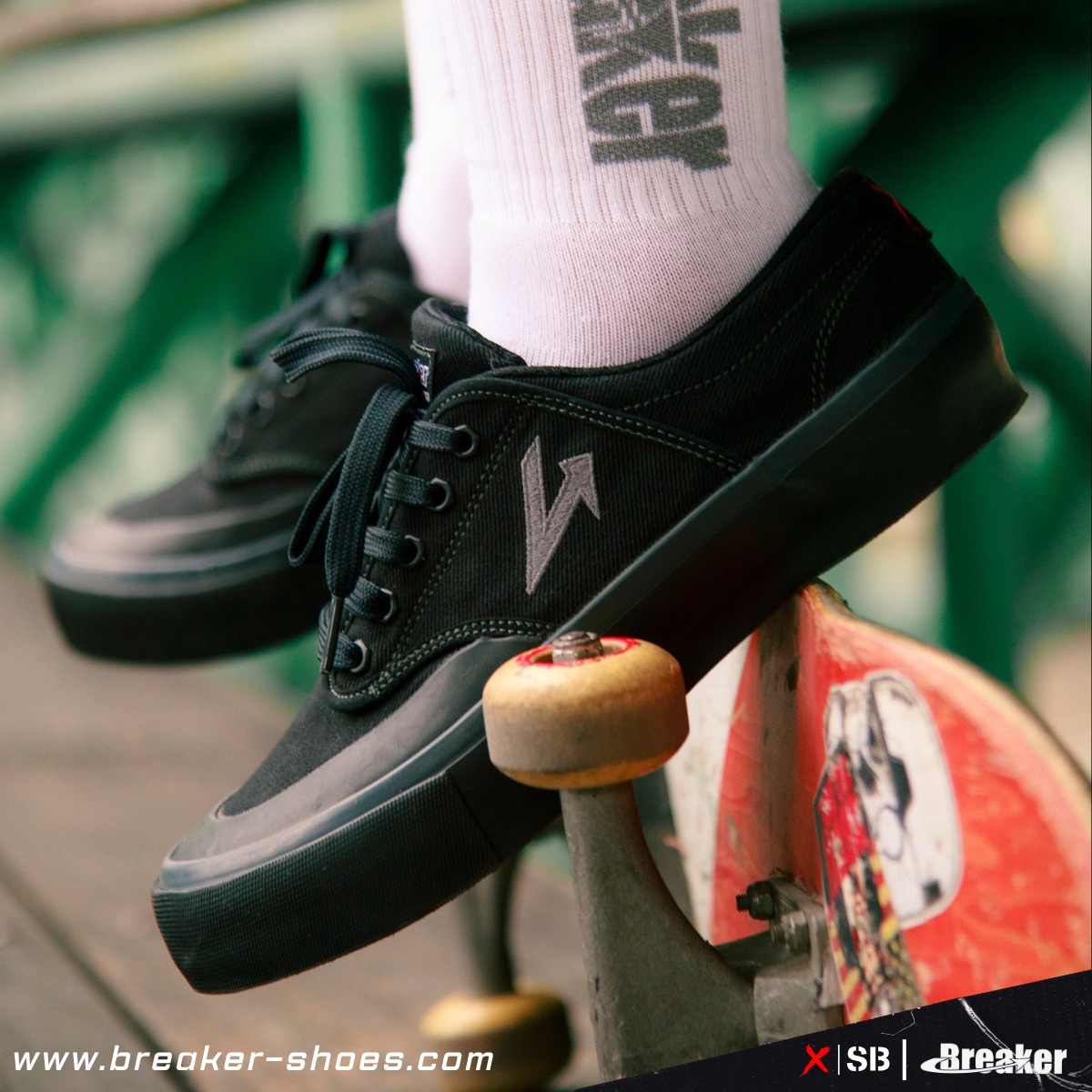 รองเท้าเบรกเกอร์สนีกเกอร์ - Breaker Sneaker Facebook ad: กลับมาแล้ว XSB รุ่นสุดฮิตราคาสุดคุ้ม