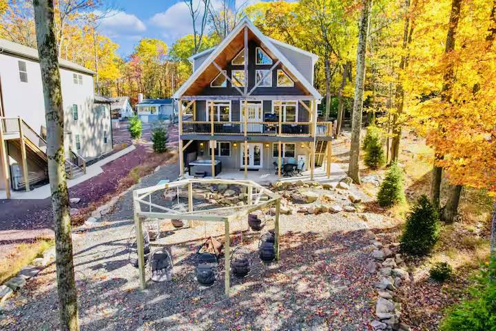 Pocono Luxury Rentals Facebook ad: HOME - Pocono Luxury Rentals