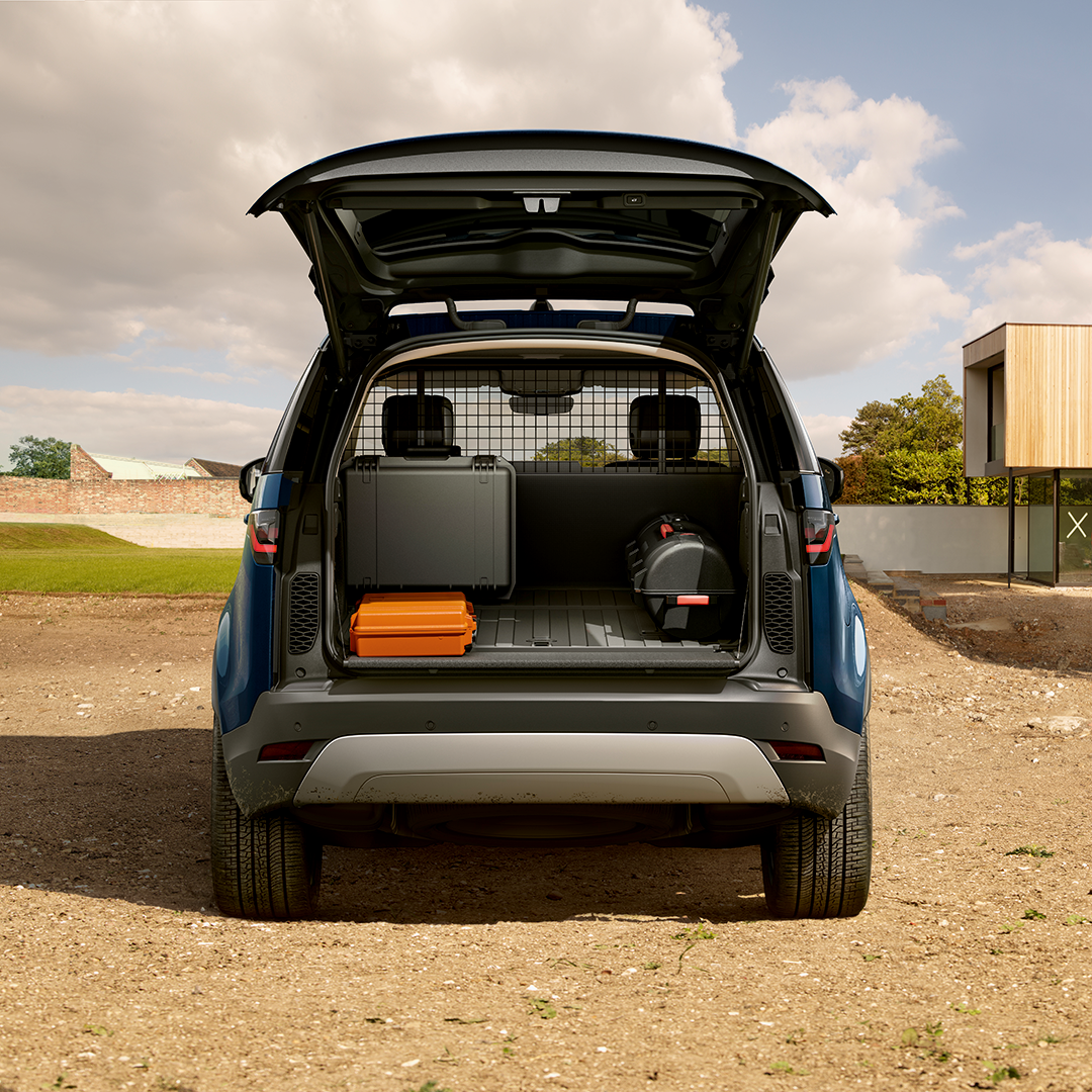 Land Rover Discovery Facebook ad