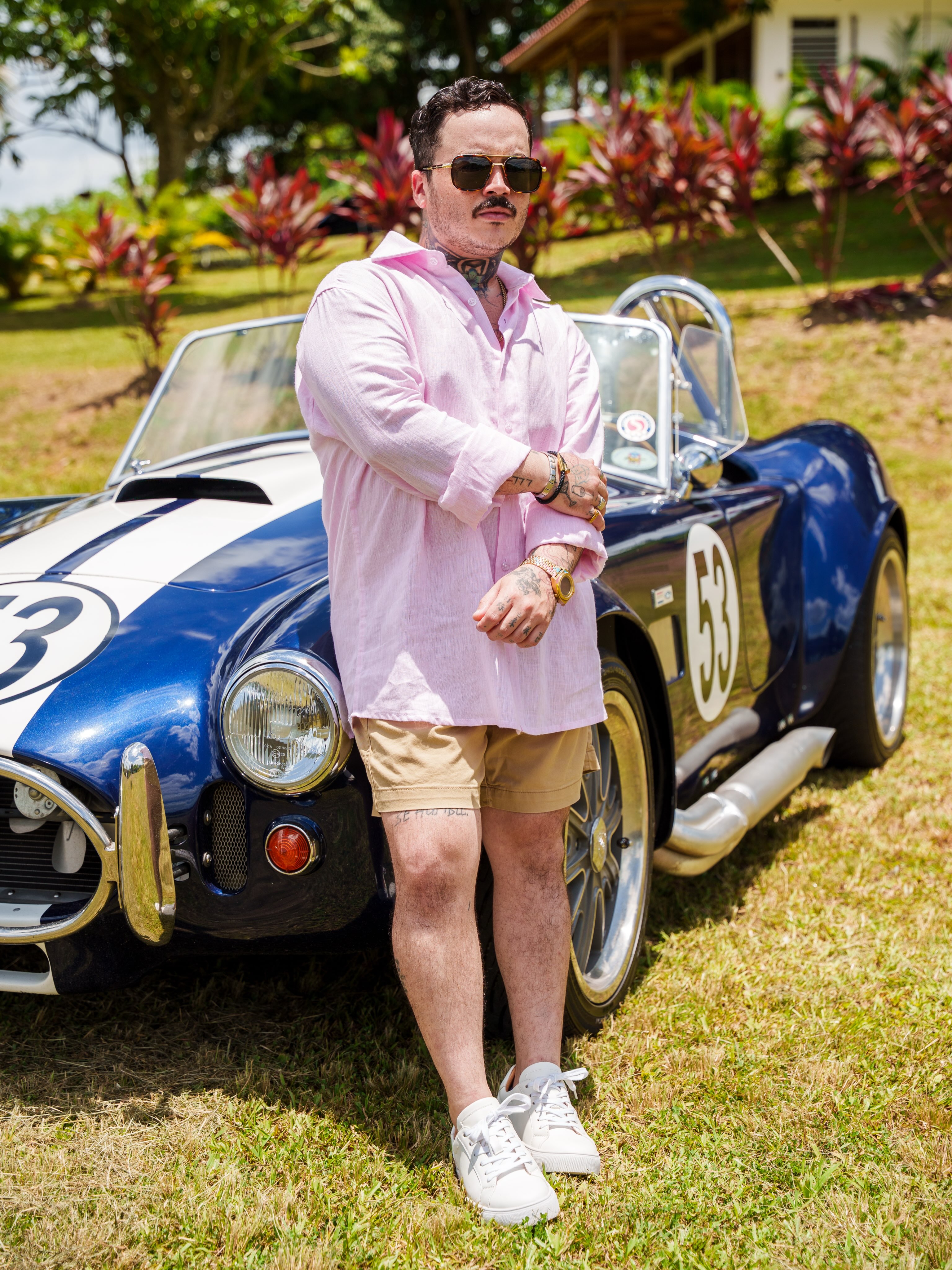 Angelo's Tuxedos & Men's Boutique Facebook ad: Pasar de un evento al aire libre durante…