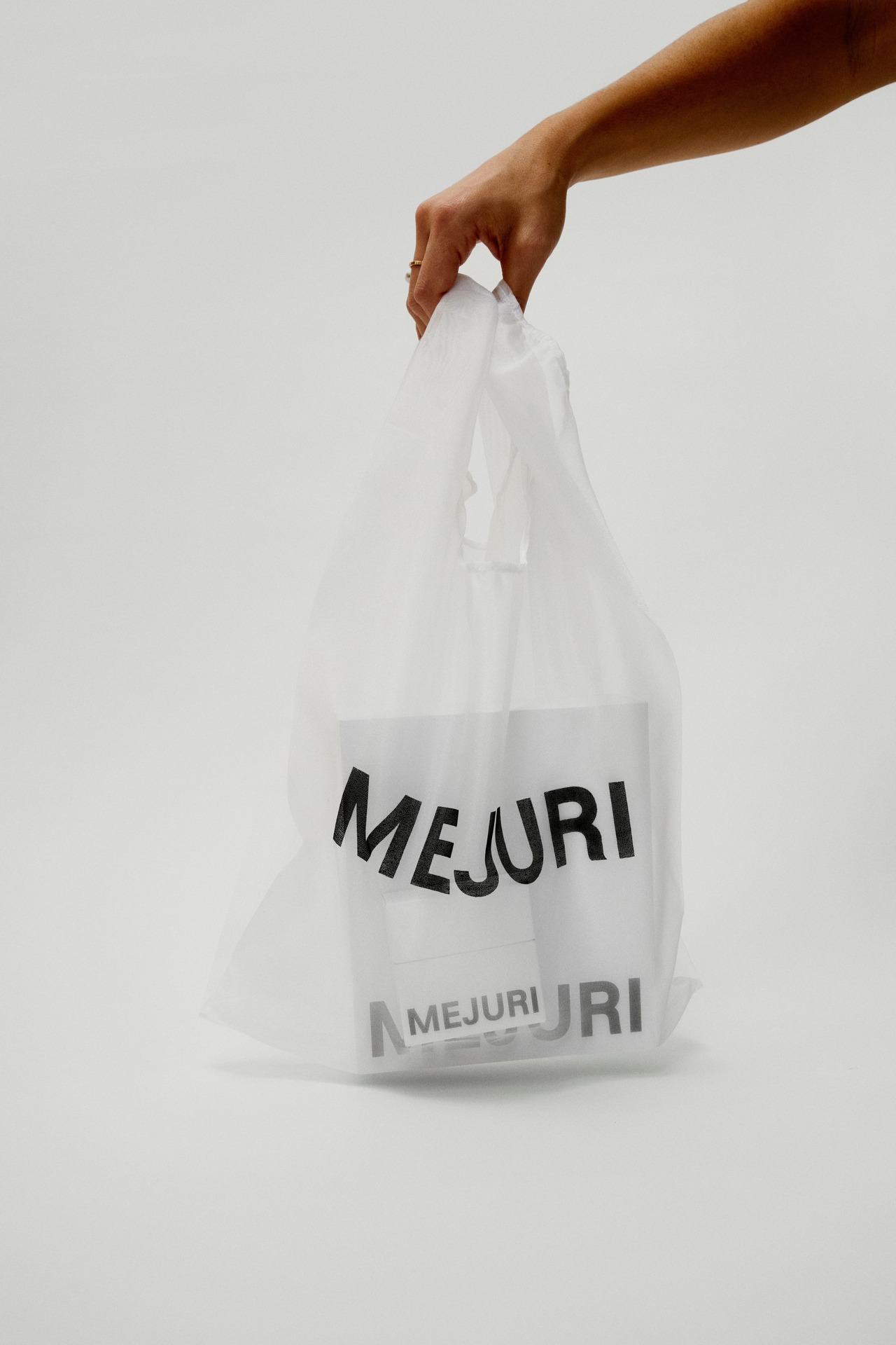Mejuri Facebook ad: jewelry that's designed for real life.