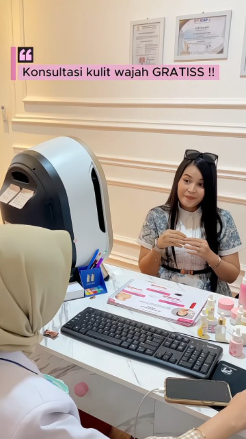 Gloglowing Aesthetic Facebook ad: Open: 09.00 - 19.00 (Setiap Hari)