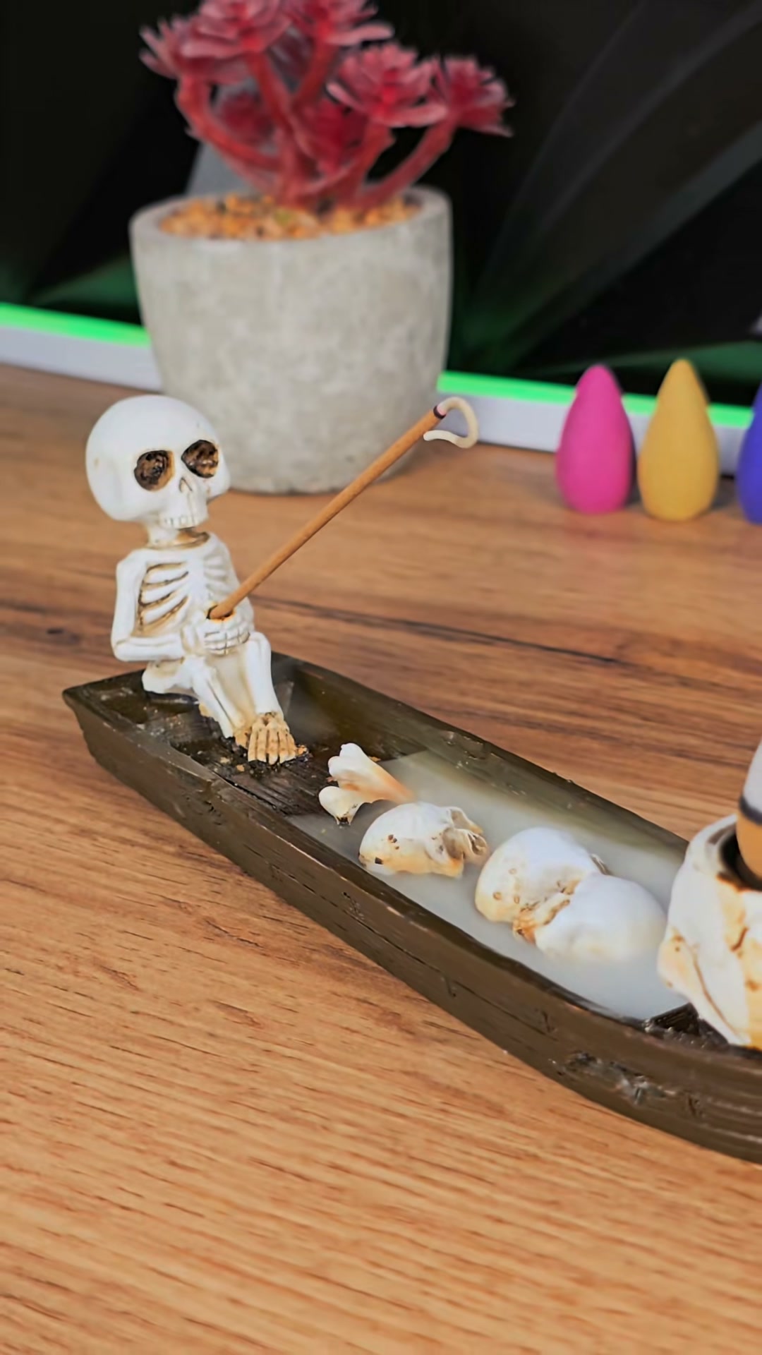 Tewvo Daily Shop Facebook ad: Add a little spooky magic to your home!