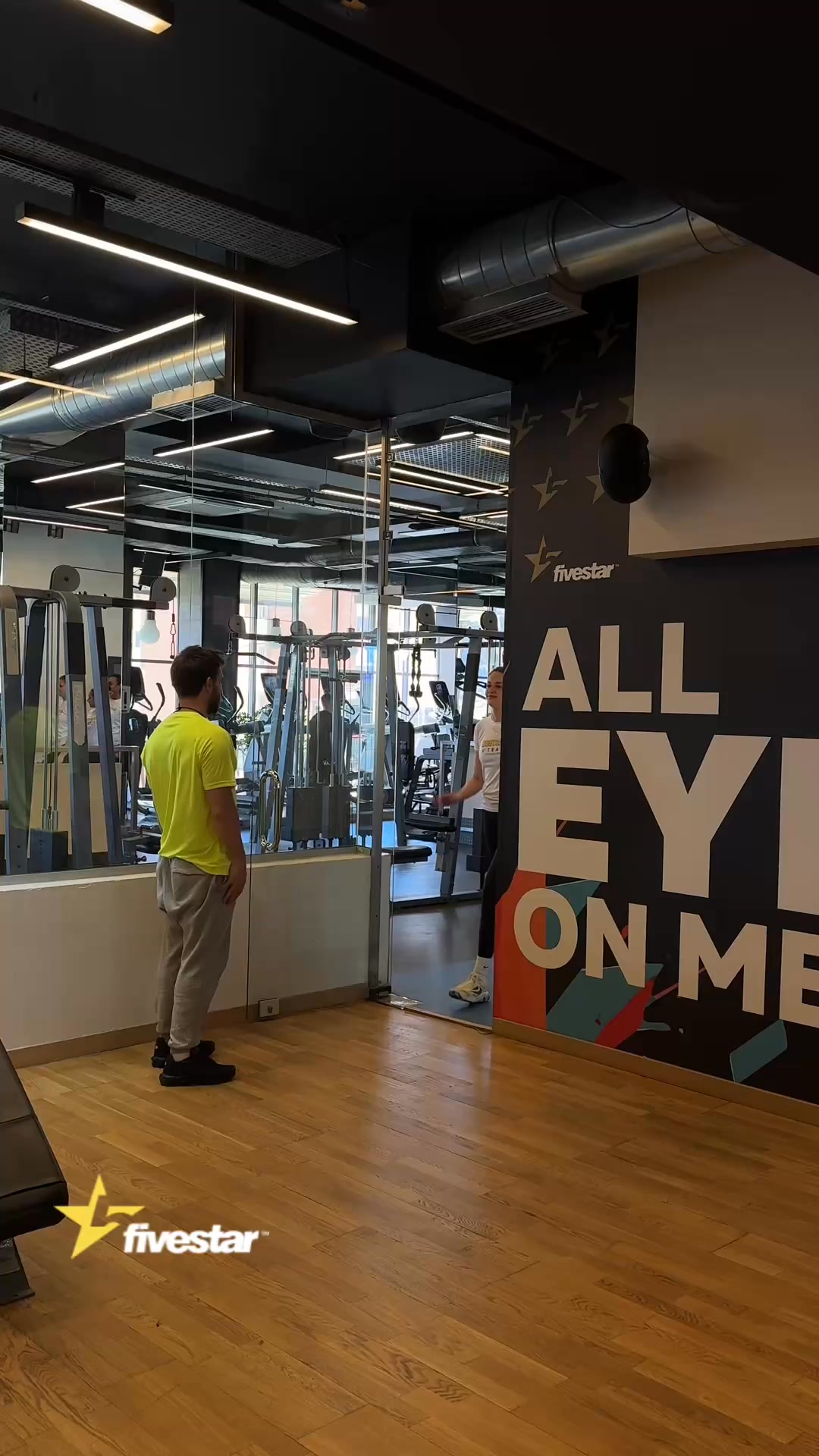 Fivestar Fitness Facebook ad: Energjia, forca dhe motivimi në një vend.