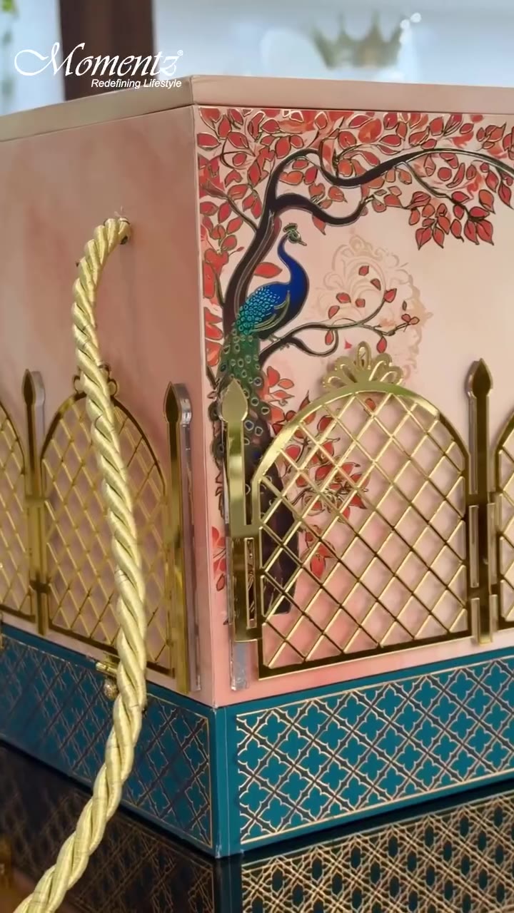 Momentz Redefining Lifestyle Facebook ad: Exquisite Wedding Favors
