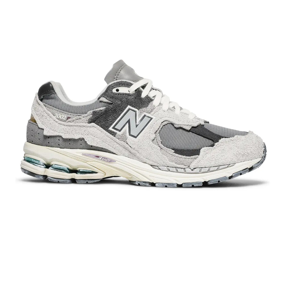 PUSHAS Facebook ad: Shop Authentic Sneakers, Streetwear & Collectibles.