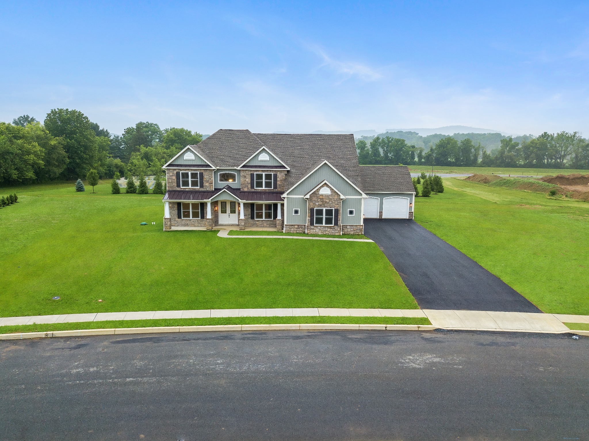 Grande New Homes Facebook ad: Indulge in luxury living at Green Valley North…