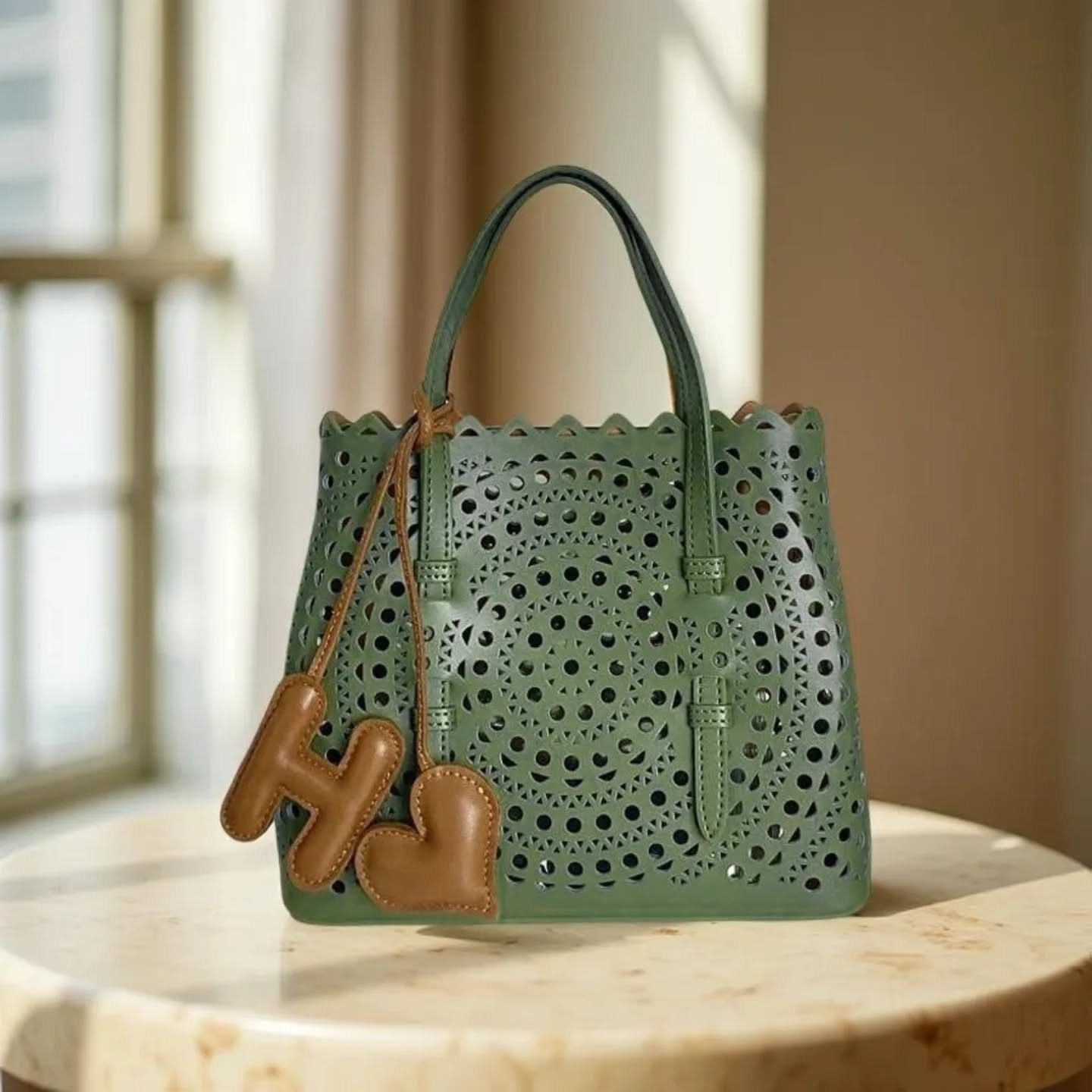 Jwetnik Facebook ad: FAMINA GREEN LUXURY SHOULDER AND CROSSBODY BAG
