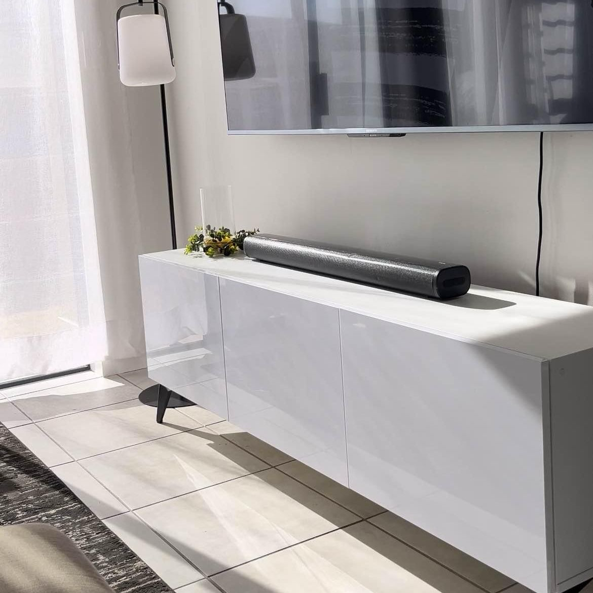 Zona Home & Decor Facebook ad: Chat on Messenger