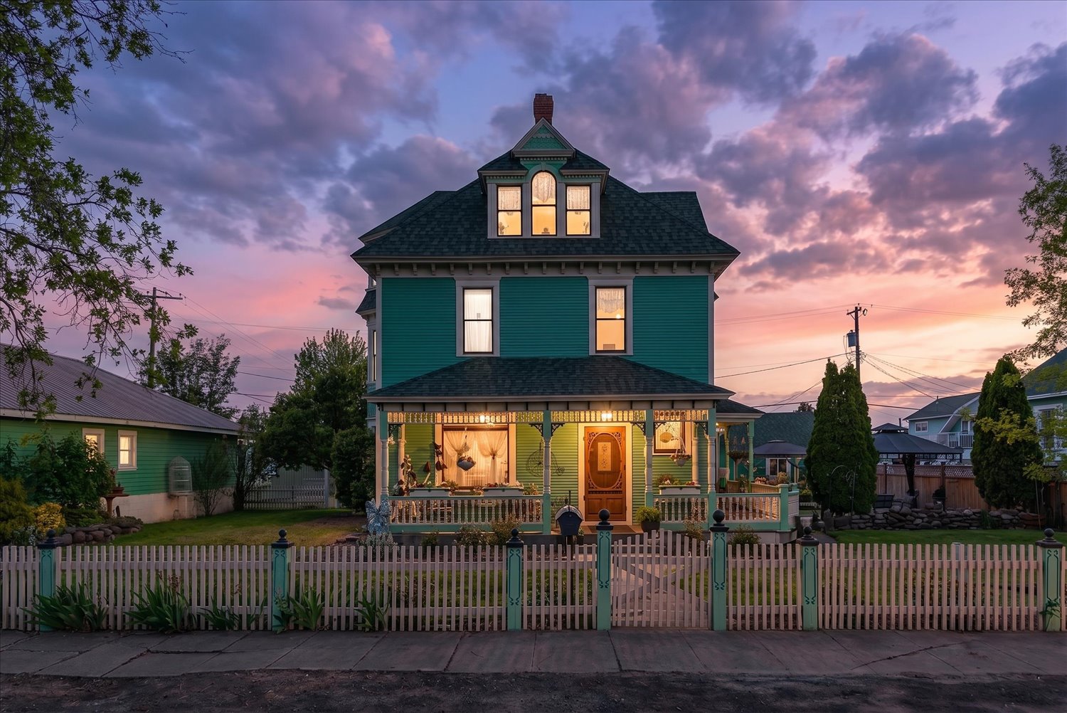 Evan Brown, LPT Realty LLC Facebook ad: Look at this charm!