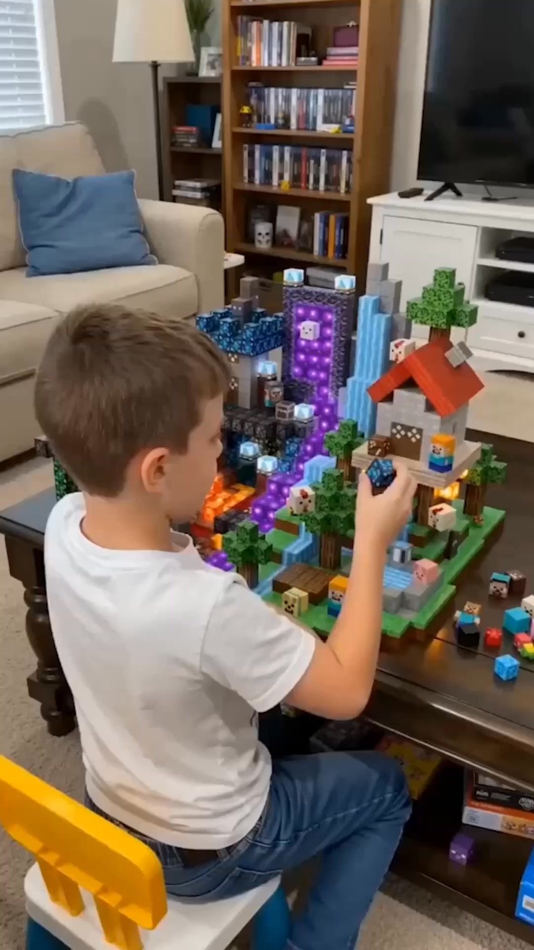 Dino Zabawki Facebook ad: BLOXY - godziny układania i tworzenia światów z klocków…