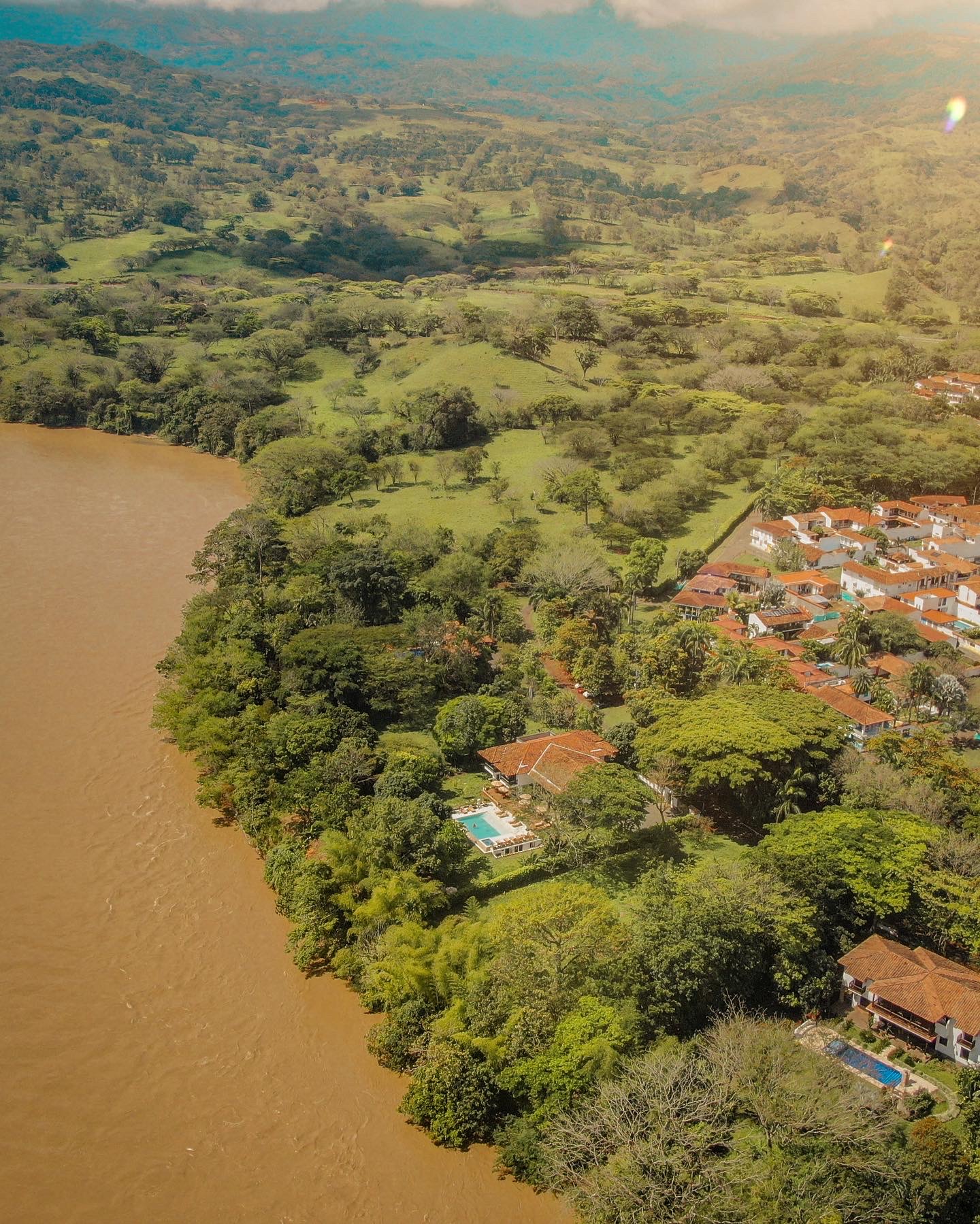 Hoteles Memorables De Colombia Facebook ad: Descubre un destino único entre Medellín y el…