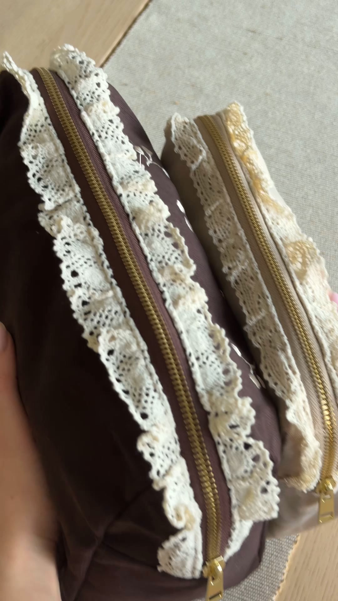 Søstrene Grene Facebook ad: En stock! Des mitaines aux barrettes