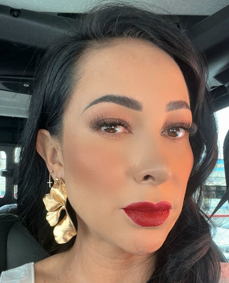 Rachel Beauty Brows Facebook ad: ¿ Adivinen que?