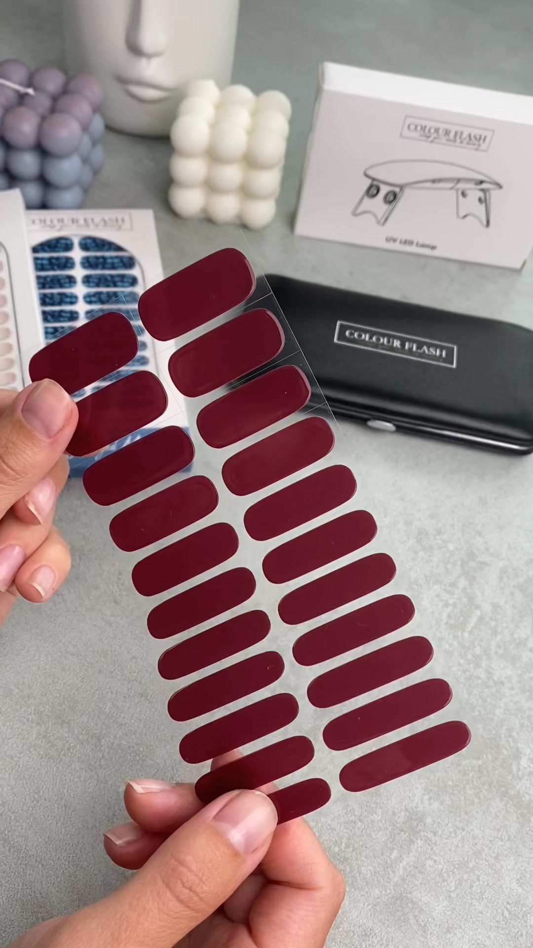 Colour Flash Facebook ad: Unter 3 Euro pro Anwendung für schöne Nägel in…