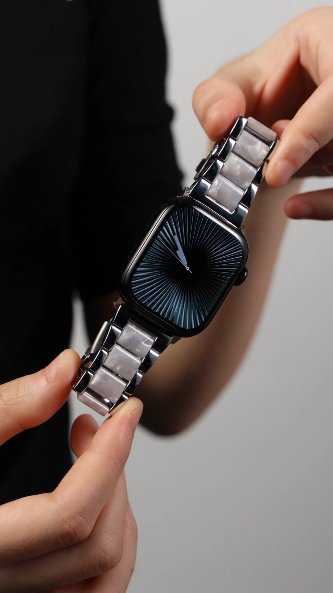 Appleband US Facebook ad: Elegant Apple Watch Bands