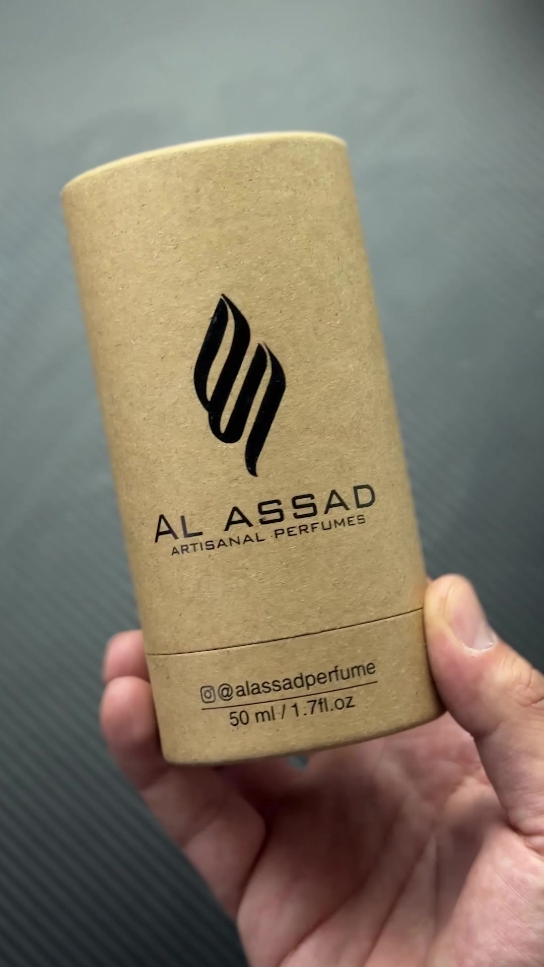 Al Assad Perfumeria Facebook ad: Perfumes de lujo, sin el precio de lujo.