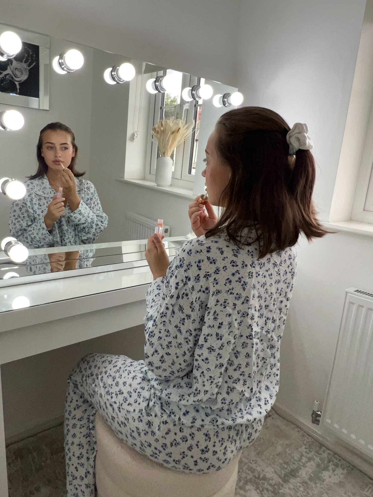Hollywood Mirrors Facebook ad