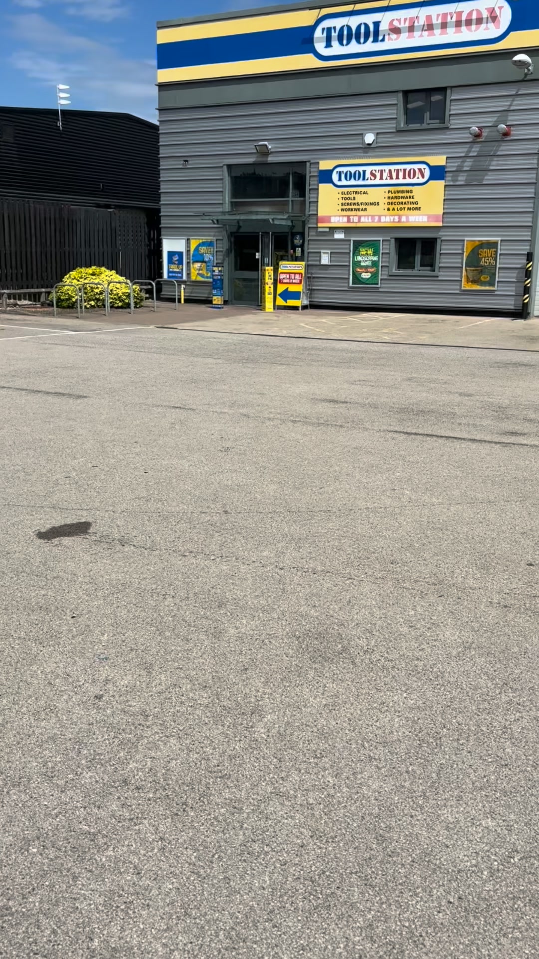 On The Tools Facebook ad: Toolstation Discounts Inside